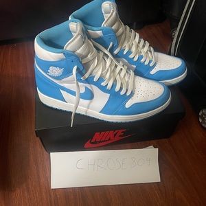 Air Jordan 1 UNC 2015 sz13
555088-117
